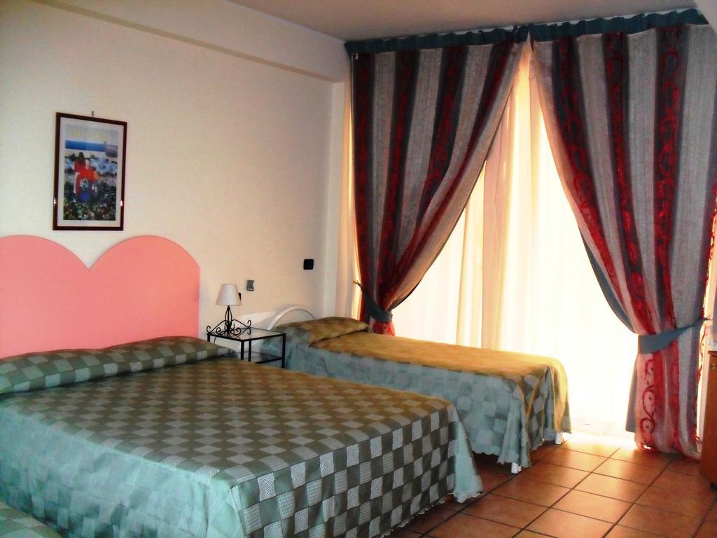B&B La Grotta SantʼAlessio Siculo Exterior foto